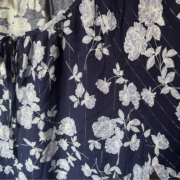 Navy and White Floral Silver Metallic Blouse - Picture 4 of 6